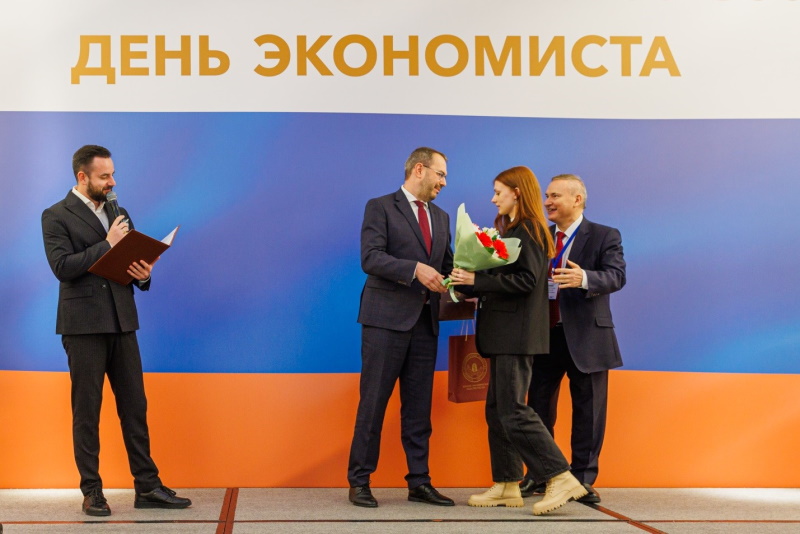Молодых экономистов на Всероссийском экономическом собрании поздравил Фонд Юрия Лужкова